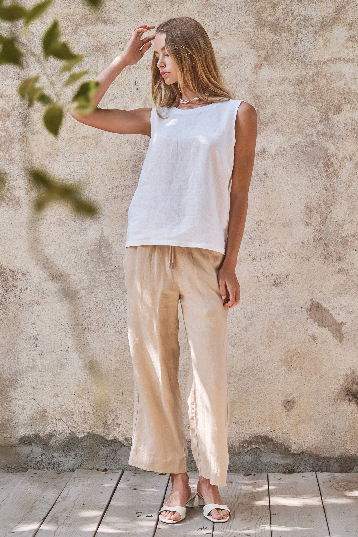 White Minimalist Keyhole Back Linen Sleeveless Top-141449