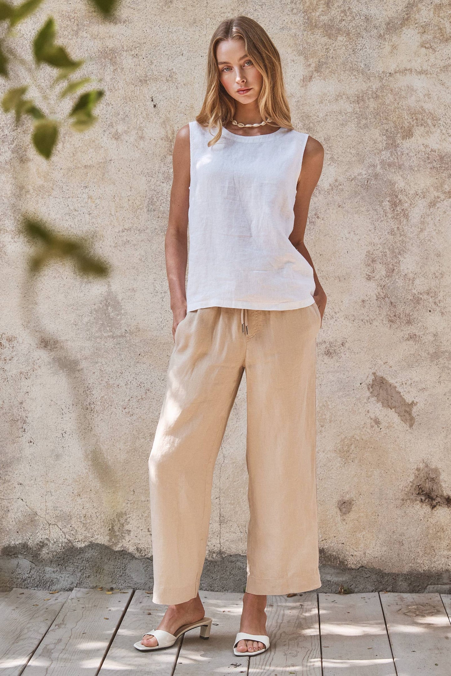 White Minimalist Keyhole Back Linen Sleeveless Top-141449