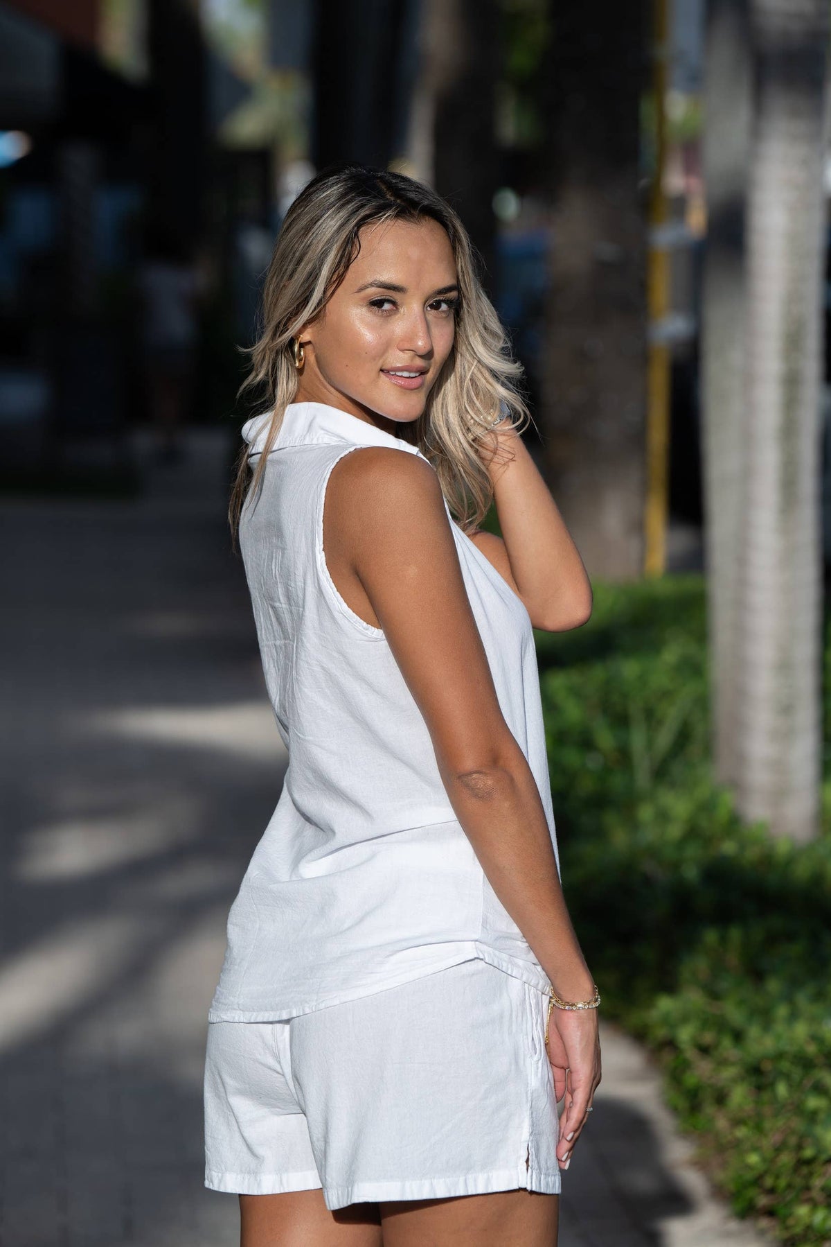White Sleeveless High-Low Button Up Cotton Top-142028