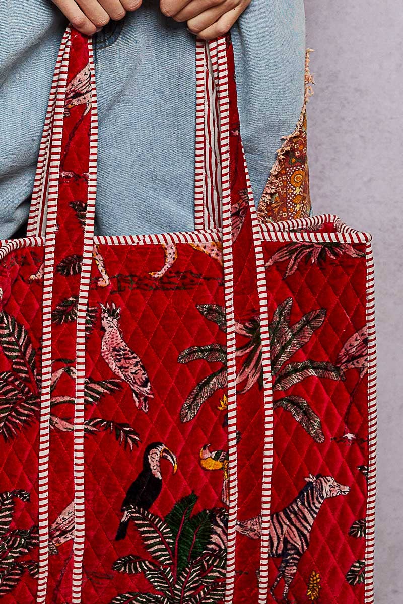 Red Jaguar Quilted Large Everyday Tote Bag - SMQP12