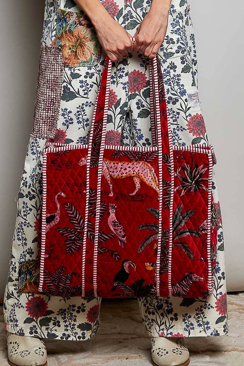 Red Jaguar Quilted Large Everyday Tote Bag - SMQP12
