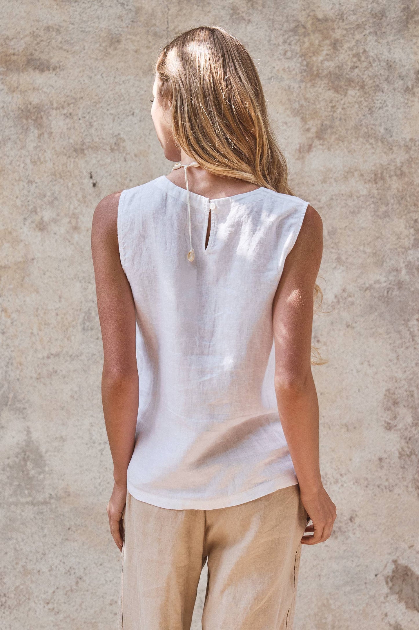 White Minimalist Keyhole Back Linen Sleeveless Top-141449